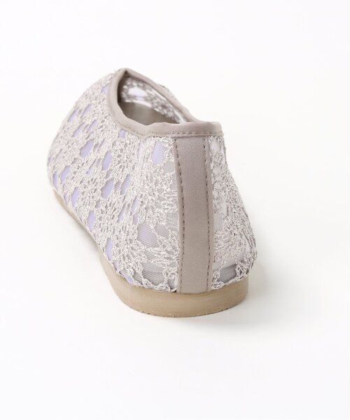 frames RAY CASSIN（フレームスレイカズン）の「チュールレースフラットシューズ（パンプス・レディース・ホワイト/グレイッシュベージュ/ブラック・LARGE/X-LARGE/SMALL/MEDIUM）」の8枚目の写真