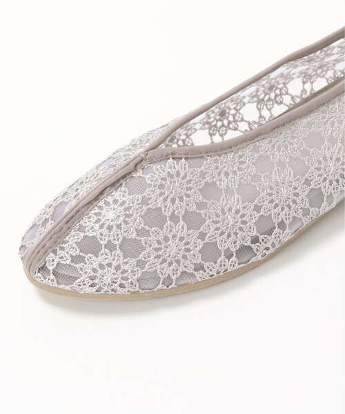 frames RAY CASSIN（フレームスレイカズン）の「チュールレースフラットシューズ（パンプス・レディース・ホワイト/グレイッシュベージュ/ブラック・LARGE/X-LARGE/SMALL/MEDIUM）」の9枚目の写真