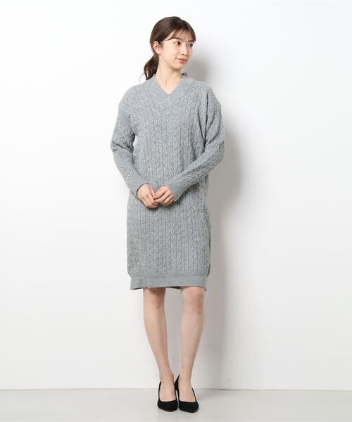 BLANC FICELLE(ブランフィセル)の「Vネックロング ニット(ニット/セーター・レディース・ブラック/グレー/アイボリー・MEDIUM/LARGE)」の4枚目の写真