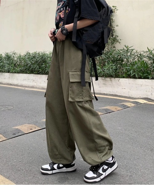 MGV（エムジーヴィー）の「サイドポケット2WAYワイドカーゴパンツ（カーゴパンツ・メンズ・カーキ/ベージュ/ブラック・MEDIUM/LARGE/X-LARGE）」の7枚目の写真