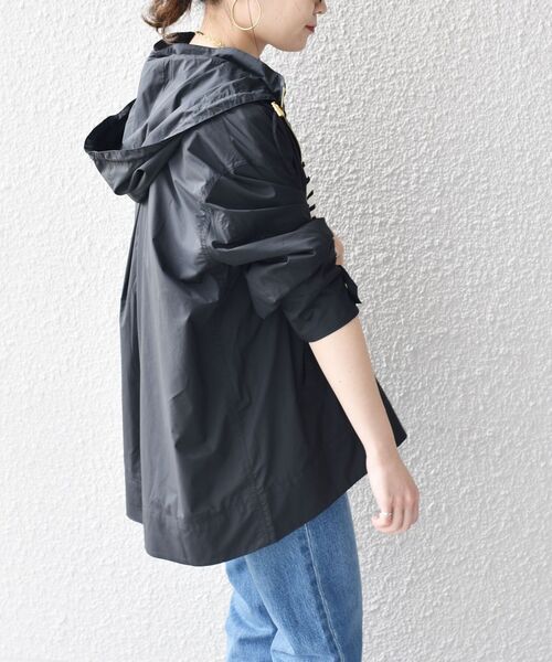 SHIPS（シップス）の「*〈撥水加工/手洗い可能〉LIMONTA EASTナイロンマウンテンパーカー◆（マウンテンパーカー・レディース・ブラック/ネイビー・ONE SIZE）」の20枚目の写真