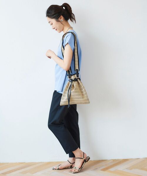 le.coeur blanc（ルクールブラン）の「メッシュナイロンドロストリングバッグ（ショルダーバッグ・レディース・ブラック/ベージュ・FREE）」の5枚目の写真