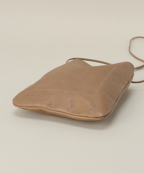 JOURNAL STANDARD（ジャーナルスタンダード）の「【ARTS&CRAFTS /アーツアンドクラフツ】VEGETABLE HORSE ショルダーバッグ（ショルダーバッグ・メンズ・ブラック/ベージュ・FREE）」の16枚目の写真