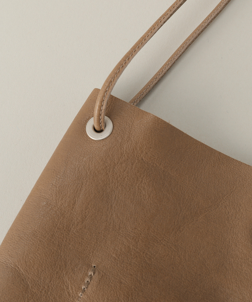 JOURNAL STANDARD（ジャーナルスタンダード）の「【ARTS&CRAFTS /アーツアンドクラフツ】VEGETABLE HORSE ショルダーバッグ（ショルダーバッグ・メンズ・ブラック/ベージュ・FREE）」の11枚目の写真