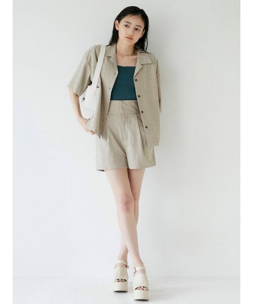 MURUA（ムルーア）の「タックワイドバミューダパンツ【セットアップ着用可能】（スラックス・レディース・ベージュ/ブラウン/ブルー・1/2）」の21枚目の写真