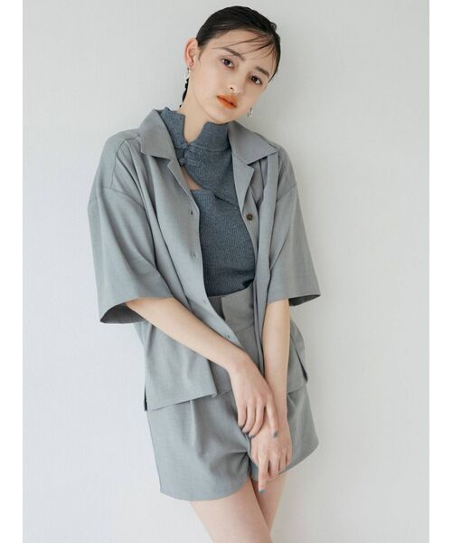 MURUA（ムルーア）の「タックワイドバミューダパンツ【セットアップ着用可能】（スラックス・レディース・ベージュ/ブラウン/ブルー・1/2）」の5枚目の写真