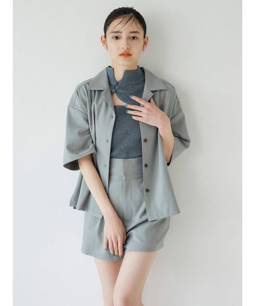 MURUA（ムルーア）の「タックワイドバミューダパンツ【セットアップ着用可能】（スラックス・レディース・ベージュ/ブラウン/ブルー・1/2）」の18枚目の写真