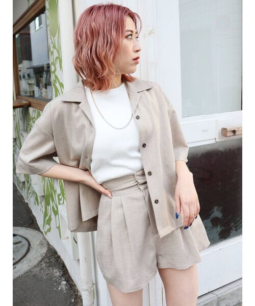 MURUA（ムルーア）の「タックワイドバミューダパンツ【セットアップ着用可能】（スラックス・レディース・ベージュ/ブラウン/ブルー・1/2）」の14枚目の写真