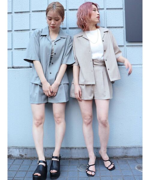 MURUA（ムルーア）の「タックワイドバミューダパンツ【セットアップ着用可能】（スラックス・レディース・ベージュ/ブラウン/ブルー・1/2）」の10枚目の写真