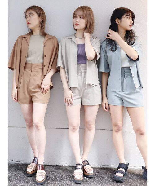 MURUA（ムルーア）の「タックワイドバミューダパンツ【セットアップ着用可能】（スラックス・レディース・ベージュ/ブラウン/ブルー・1/2）」の6枚目の写真