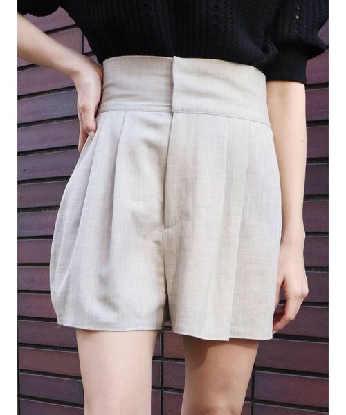 MURUA（ムルーア）の「タックワイドバミューダパンツ【セットアップ着用可能】（スラックス・レディース・ベージュ/ブラウン/ブルー・1/2）」の19枚目の写真