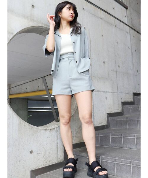 MURUA（ムルーア）の「タックワイドバミューダパンツ【セットアップ着用可能】（スラックス・レディース・ベージュ/ブラウン/ブルー・1/2）」の20枚目の写真