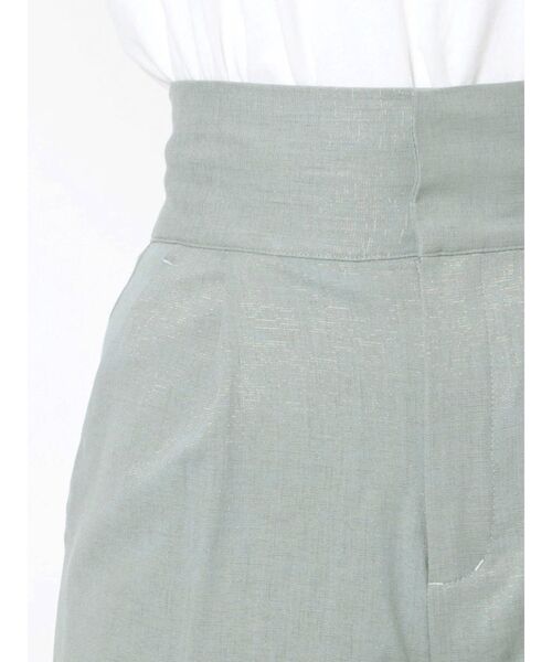 MURUA（ムルーア）の「タックワイドバミューダパンツ【セットアップ着用可能】（スラックス・レディース・ベージュ/ブラウン/ブルー・1/2）」の12枚目の写真