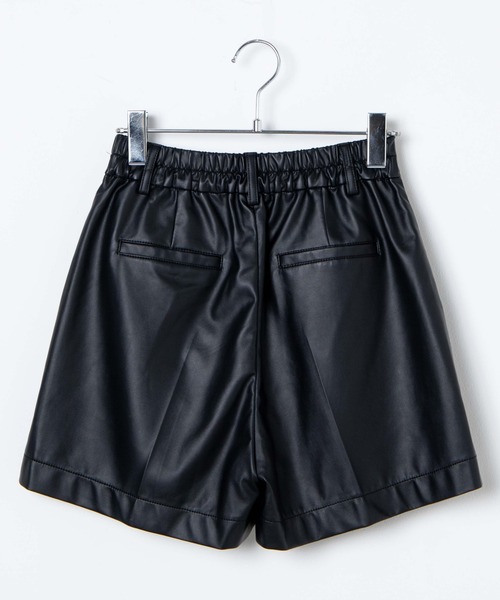 WEGO（ウィゴー）の「WEGO/フェイクレザーピンタックショートパンツ（その他パンツ・レディース・アイボリー/ブラック・FREE）」の15枚目の写真