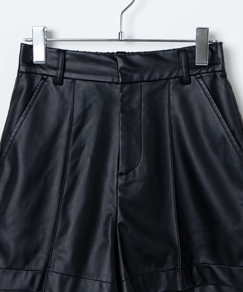 WEGO（ウィゴー）の「WEGO/フェイクレザーピンタックショートパンツ（その他パンツ・レディース・アイボリー/ブラック・FREE）」の19枚目の写真