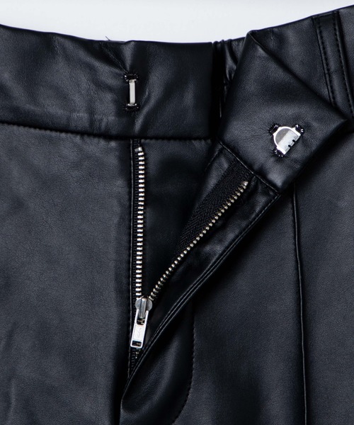 WEGO（ウィゴー）の「WEGO/フェイクレザーピンタックショートパンツ（その他パンツ・レディース・アイボリー/ブラック・FREE）」の22枚目の写真