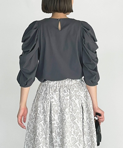 PICCIN（ピッチン）の「袖シャーリングカットソー（Tシャツ/カットソー・レディース・ベージュ/カーキ/ブルーグレー・M）」の7枚目の写真