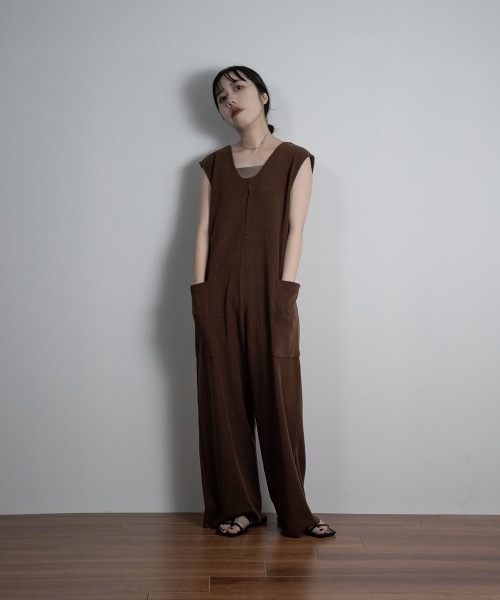 lawgy（ラウジー）の「side pocket 2way all in one(self cut)（つなぎ/オールインワン・レディース・ブラック/ブラウン・FREE）」の3枚目の写真