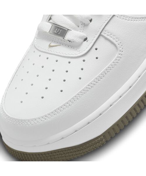 NIKE（ナイキ）の「ナイキ エア フォース 1 '07 メンズシューズ / Nike Air Force 1 '07 Men's Shoes（スニーカー・メンズ・ホワイト/ホワイト系その他2・24/26/27/25.5/26.5/24.5/30/25/28/29/28.5/27.5/29.5）」の11枚目の写真