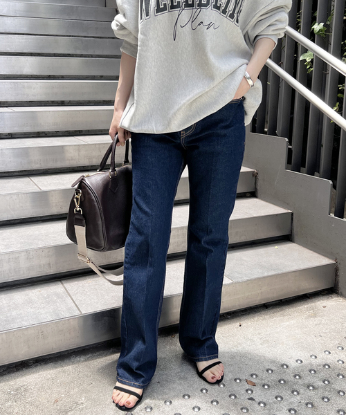 Spick & Span(スピックアンドスパン)の「リンスデニムフレアレッグパンツ(デニムパンツ・レディース・ネイビー・38/36/34)」の11枚目の写真
