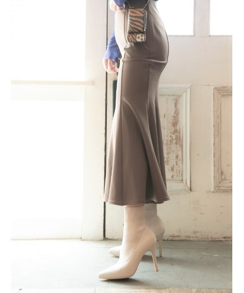 R&E（アールアンドイー）の「【22AW新作】【R&E】ソックスショートブーツ（ブーツ・レディース・ブラック/アイボリー・23.5cm/24.5cm/22.0cm/23.0cm/24.0cm/22.5cm）」の2枚目の写真