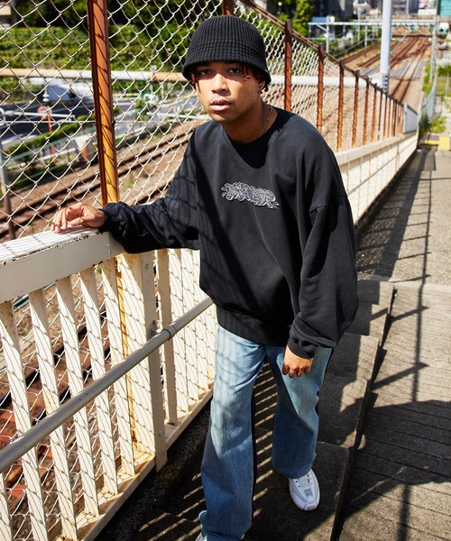 NYUDROP(ニュードロップ)の「【NYUDROP】GRAFFITI LOGO PIGMENT DYED CREWNECK SWEAT / グラフィックロゴ刺繍 ピグメント裏毛クルーネックスウェット(スウェット・メンズ・ブラック/ブルー/グリーン・M/L/XL)」の5枚目の写真