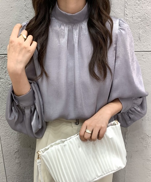 ECLIN（エクラン）の「ボリューム袖スタンドカラーブラウス（シャツ/ブラウス・レディース・ブラック/ベージュ/グレー・M/L）」の2枚目の写真