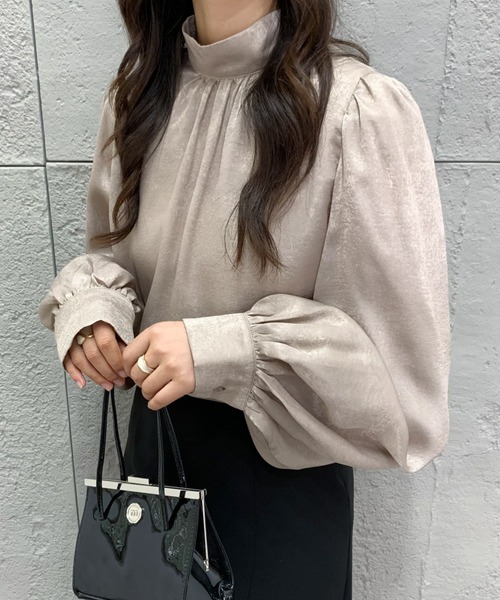 ECLIN（エクラン）の「ボリューム袖スタンドカラーブラウス（シャツ/ブラウス・レディース・ブラック/ベージュ/グレー・M/L）」の4枚目の写真