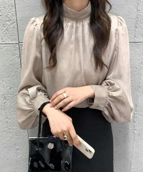 ECLIN（エクラン）の「ボリューム袖スタンドカラーブラウス（シャツ/ブラウス・レディース・ブラック/ベージュ/グレー・M/L）」の18枚目の写真