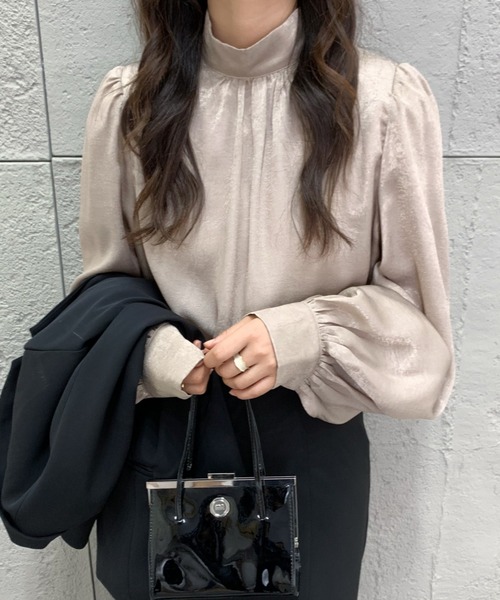 ECLIN（エクラン）の「ボリューム袖スタンドカラーブラウス（シャツ/ブラウス・レディース・ブラック/ベージュ/グレー・M/L）」の7枚目の写真