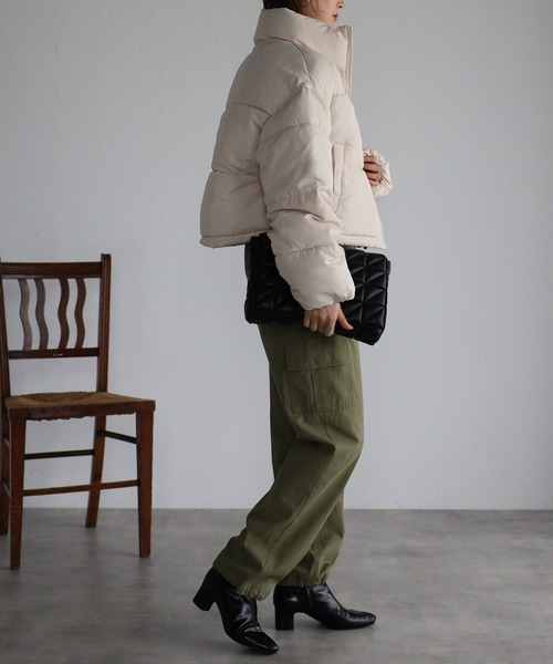 Bonjour Sagan（ボンジュールサガン）の「【2022 新作】スタンドカラーショート丈フェイクダウン（ダウンジャケット/コート・レディース・ベージュ/ブルー/ブラック/アイボリー・FREE）」の5枚目の写真