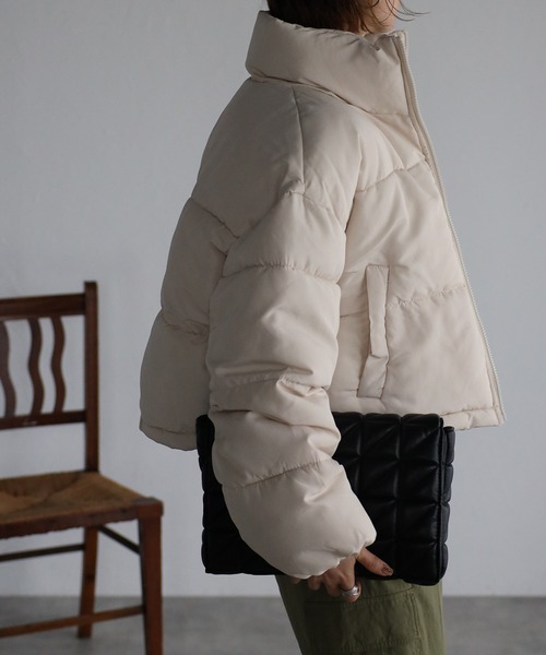 Bonjour Sagan（ボンジュールサガン）の「【2022 新作】スタンドカラーショート丈フェイクダウン（ダウンジャケット/コート・レディース・ベージュ/ブルー/ブラック/アイボリー・FREE）」の10枚目の写真
