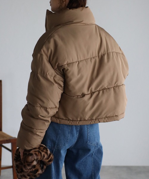 Bonjour Sagan（ボンジュールサガン）の「【2022 新作】スタンドカラーショート丈フェイクダウン（ダウンジャケット/コート・レディース・ベージュ/ブルー/ブラック/アイボリー・FREE）」の7枚目の写真