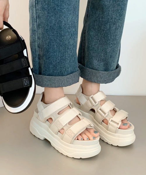 Shoes in Closet（シューズインクローゼット）の「軽量厚底2段