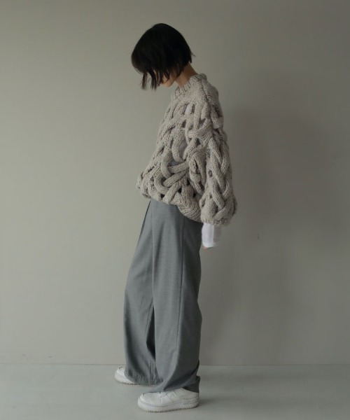 ETRE TOKYO(エトレトウキョウ)の「ルーズニッティングケーブルプルオーバー(ニット/セーター・レディース・パープル/グレー・FREE)」の4枚目の写真