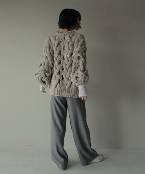 ETRE TOKYO(エトレトウキョウ)の「ルーズニッティングケーブルプルオーバー(ニット/セーター・レディース・パープル/グレー・FREE)」の6枚目の写真