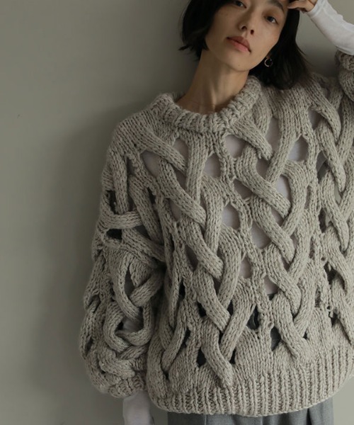 ETRE TOKYO(エトレトウキョウ)の「ルーズニッティングケーブルプルオーバー(ニット/セーター・レディース・パープル/グレー・FREE)」の8枚目の写真