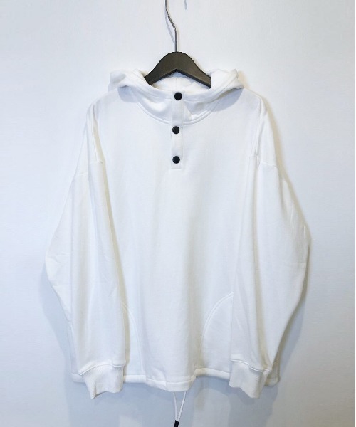 Alil（アリル）の「【Alil】アリル 裏毛 ヘンリー デザイン パーカー プルオーバー 大人カジュアル（パーカー・メンズ・杢グレー/グレイッシュベージュ/ブラック/オフホワイト・MEDIUM/LARGE/SMALL）」の5枚目の写真