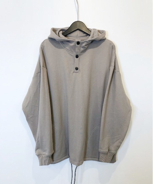 Alil（アリル）の「【Alil】アリル 裏毛 ヘンリー デザイン パーカー プルオーバー 大人カジュアル（パーカー・メンズ・杢グレー/グレイッシュベージュ/ブラック/オフホワイト・MEDIUM/LARGE/SMALL）」の15枚目の写真