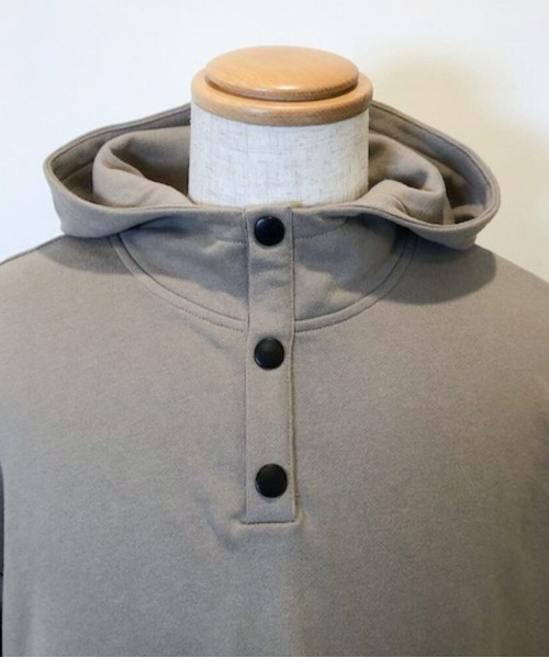 Alil（アリル）の「【Alil】アリル 裏毛 ヘンリー デザイン パーカー プルオーバー 大人カジュアル（パーカー・メンズ・杢グレー/グレイッシュベージュ/ブラック/オフホワイト・MEDIUM/LARGE/SMALL）」の8枚目の写真