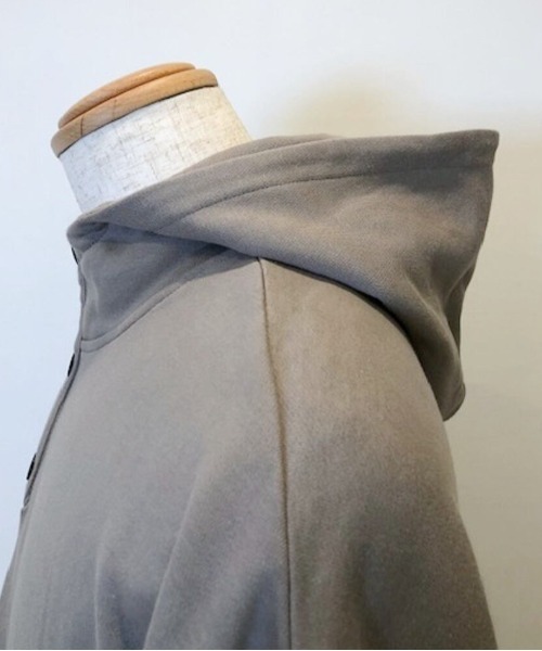 Alil（アリル）の「【Alil】アリル 裏毛 ヘンリー デザイン パーカー プルオーバー 大人カジュアル（パーカー・メンズ・杢グレー/グレイッシュベージュ/ブラック/オフホワイト・MEDIUM/LARGE/SMALL）」の6枚目の写真