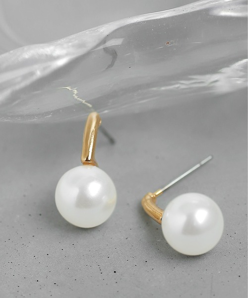 ANEMONE（アネモネ）の「メタルバー×パールピアス（ピアス（両耳用）・レディース・ゴールド・FREE）」の2枚目の写真