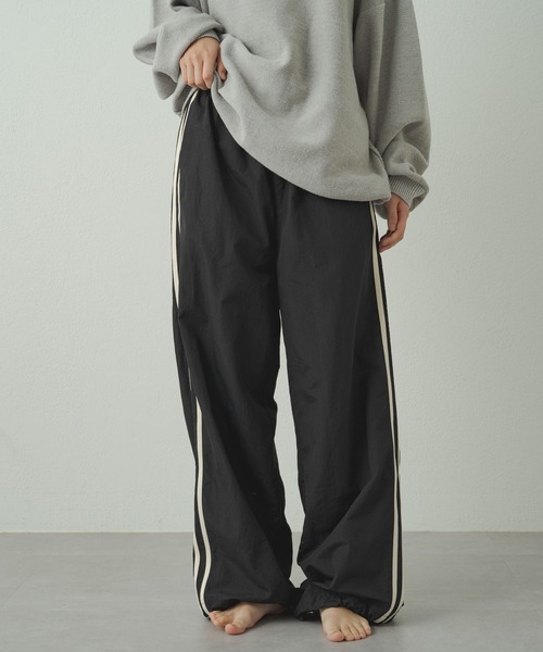 earthy(アーシー)の「【earthy_】ナイロンラインパンツ(その他パンツ・レディース・ベージュ/ブラック・S size/S/M/M size)」の4枚目の写真