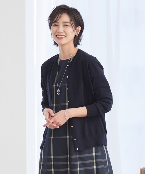 J.PRESS(ジェイプレス)の「【洗える】 BASIC HI-COTTON カーディガン(カーディガン/ボレロ・レディース・ライトグレー系/ライトグリーン系/ネイビー系/ピンク系/ふじ色系・T15/T13)」の3枚目の写真