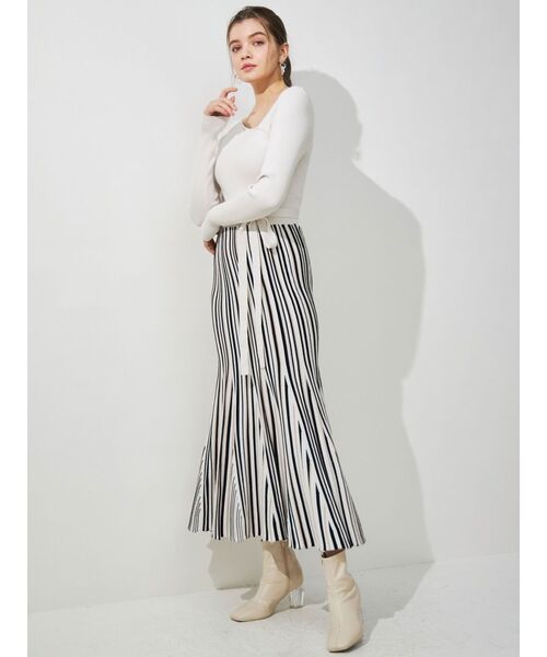 MERCURYDUO（マーキュリーデュオ）の「変形リブフレアニットワンピース（ワンピース・レディース・アイボリー/ブラック/チャコールグレー/パープル・SMALL/MEDIUM）」の7枚目の写真