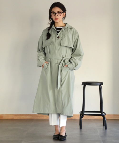 aity(アイティ)の「胸ヨーク付きステンカラーロングコート(トレンチコート・レディース・ベージュ/サンドベージュ/マスタード/グレイッシュベージュ/カーキ/グレー・M)」の5枚目の写真