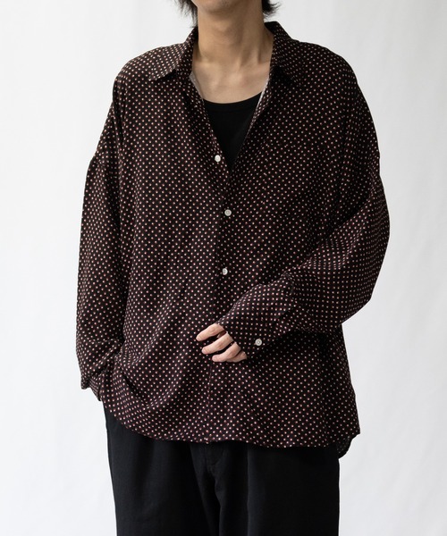 JOHN'S CLOSET(ジョンズクローゼット)の「【i】総柄プリントドロップショルダーシャツ(シャツ/ブラウス・メンズ・ブラック系その他/ブラック系その他2/ブラウン系その他/ブラック/グリーン/ホワイト/ブラウン/ホワイト系その他/ネイビー・LARGE/X-LARGE/MEDIUM)」の5枚目の写真