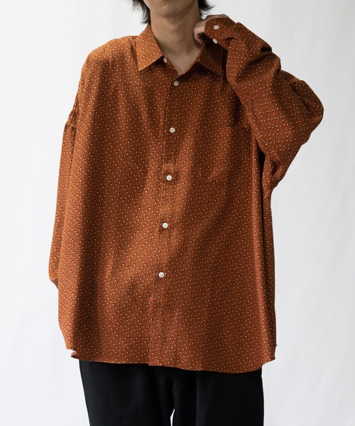 JOHN'S CLOSET(ジョンズクローゼット)の「【i】総柄プリントドロップショルダーシャツ(シャツ/ブラウス・メンズ・ブラック系その他/ブラック系その他2/ブラウン系その他/ブラック/グリーン/ホワイト/ブラウン/ホワイト系その他/ネイビー・LARGE/X-LARGE/MEDIUM)」の1枚目の写真