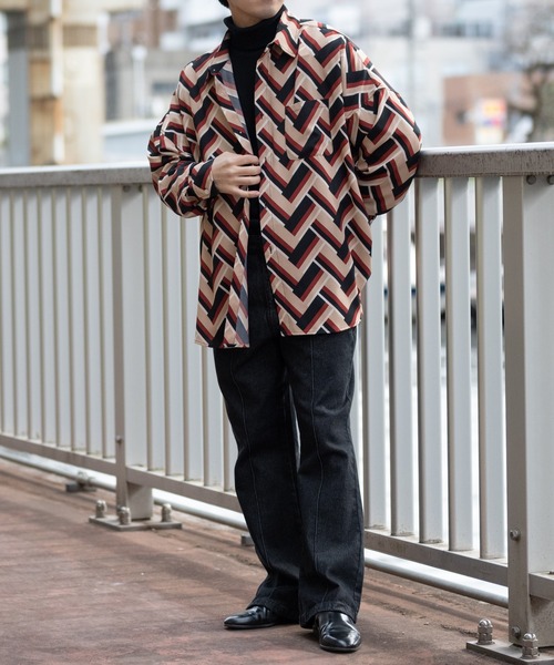 JOHN'S CLOSET(ジョンズクローゼット)の「【i】総柄プリントドロップショルダーシャツ(シャツ/ブラウス・メンズ・ブラック系その他/ブラック系その他2/ブラウン系その他/ブラック/グリーン/ホワイト/ブラウン/ホワイト系その他/ネイビー・LARGE/X-LARGE/MEDIUM)」の15枚目の写真