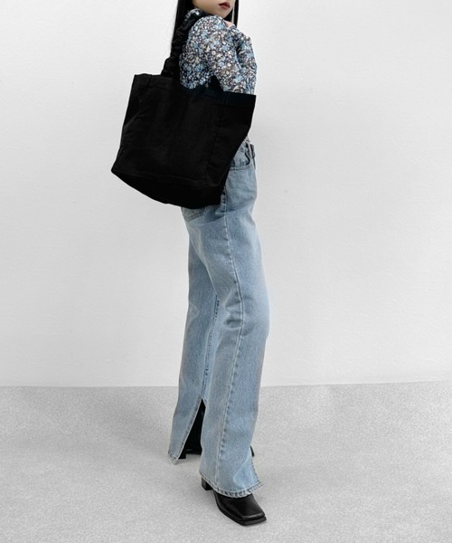 LVEU.（ラブユ.）の「【ZOZOTOWN限定】Ruffle handle canvas bag / ラッフルハンドルキャンバスバッグ（トートバッグ・レディース・ブラック・FREE）」の4枚目の写真